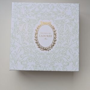 🎄 Ladurée Paris Decorative Box 🎄